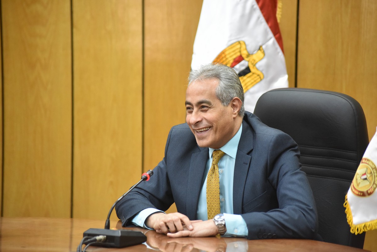 وزير القوى العامله 